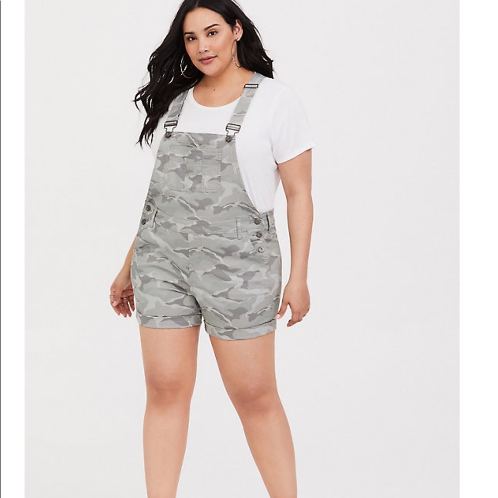 Torrid camo overall shorts size 18